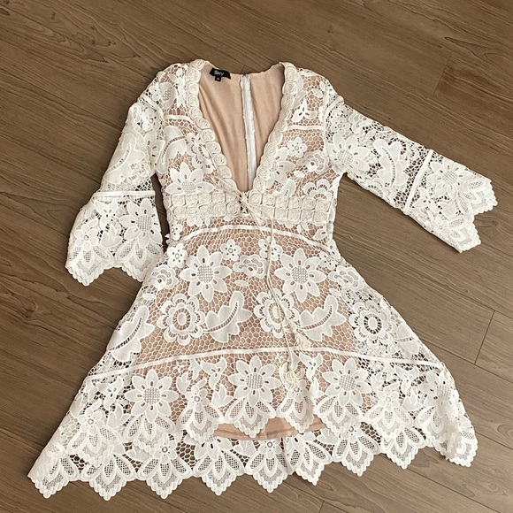 NWOT VICI The Reception Lace Bell Sleeve Dress Small SM - Picture 6 of 11